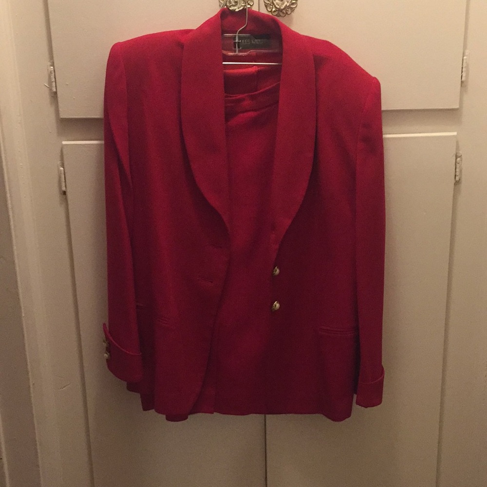 Jules Miller red to piece suit for women